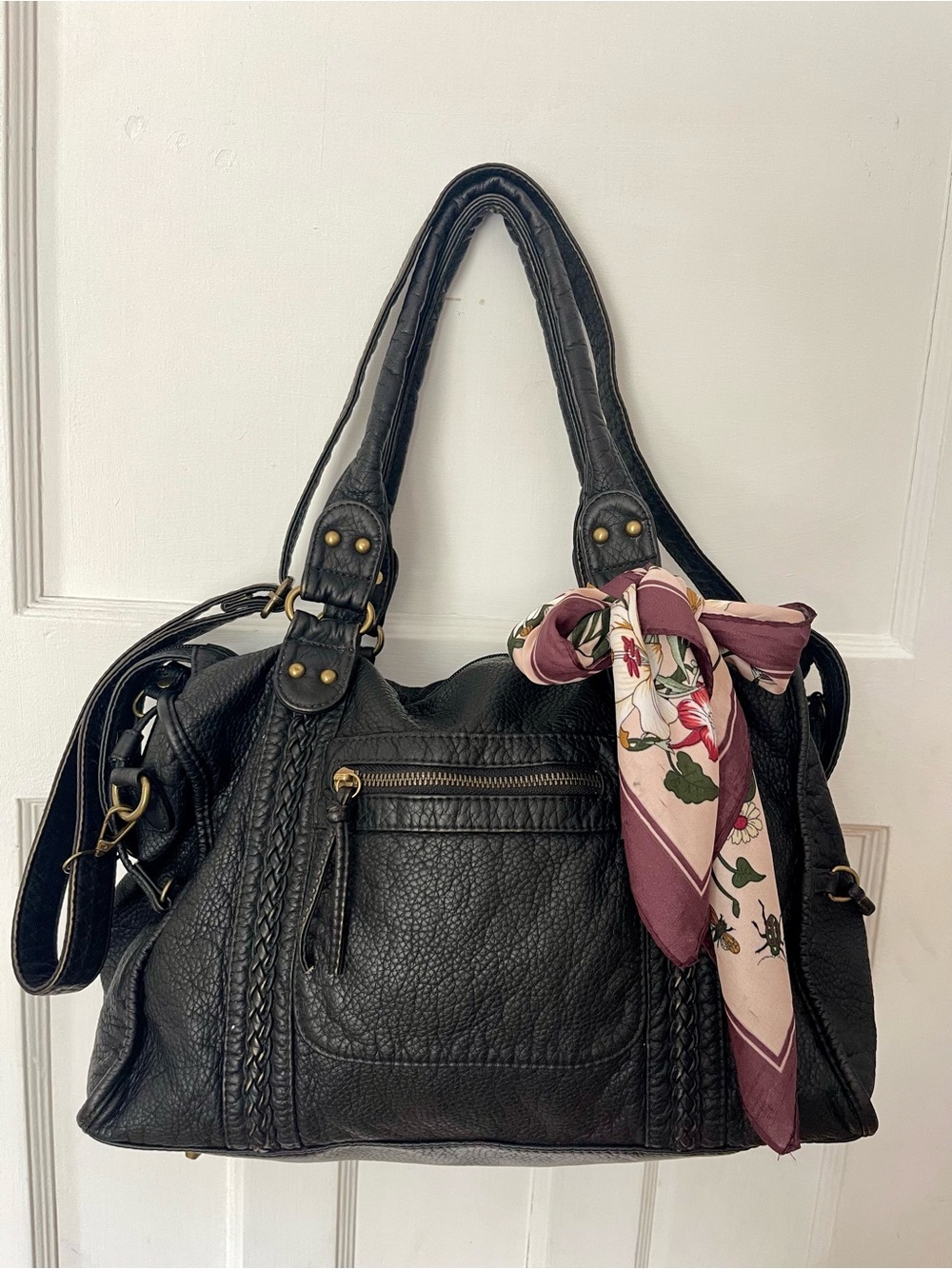 Black Women's faux Leather Tote roomy Handbag
